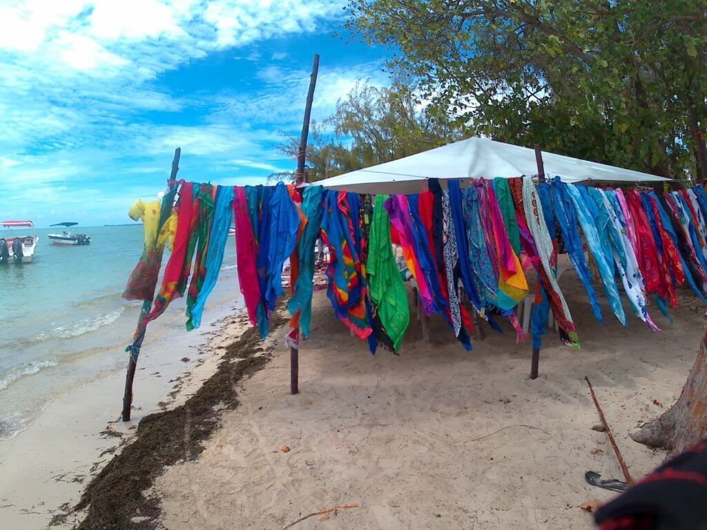 8 souvenir shops in Île aux Bénitiers beach Mauritius