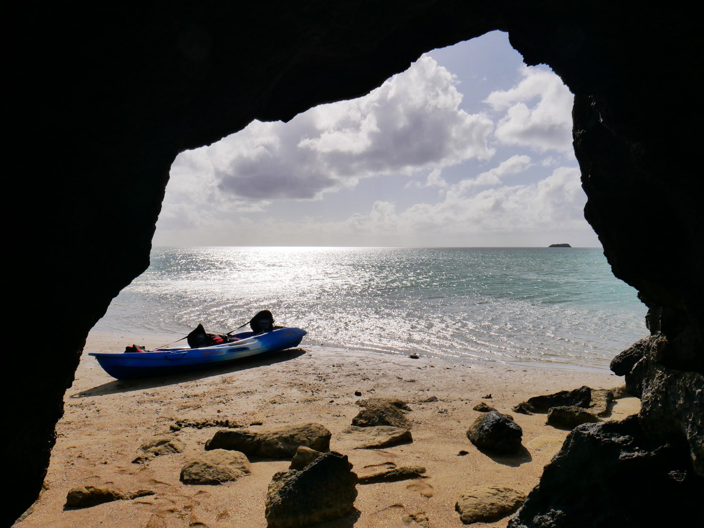 Île aux Diamant Rodrigues cave kayak