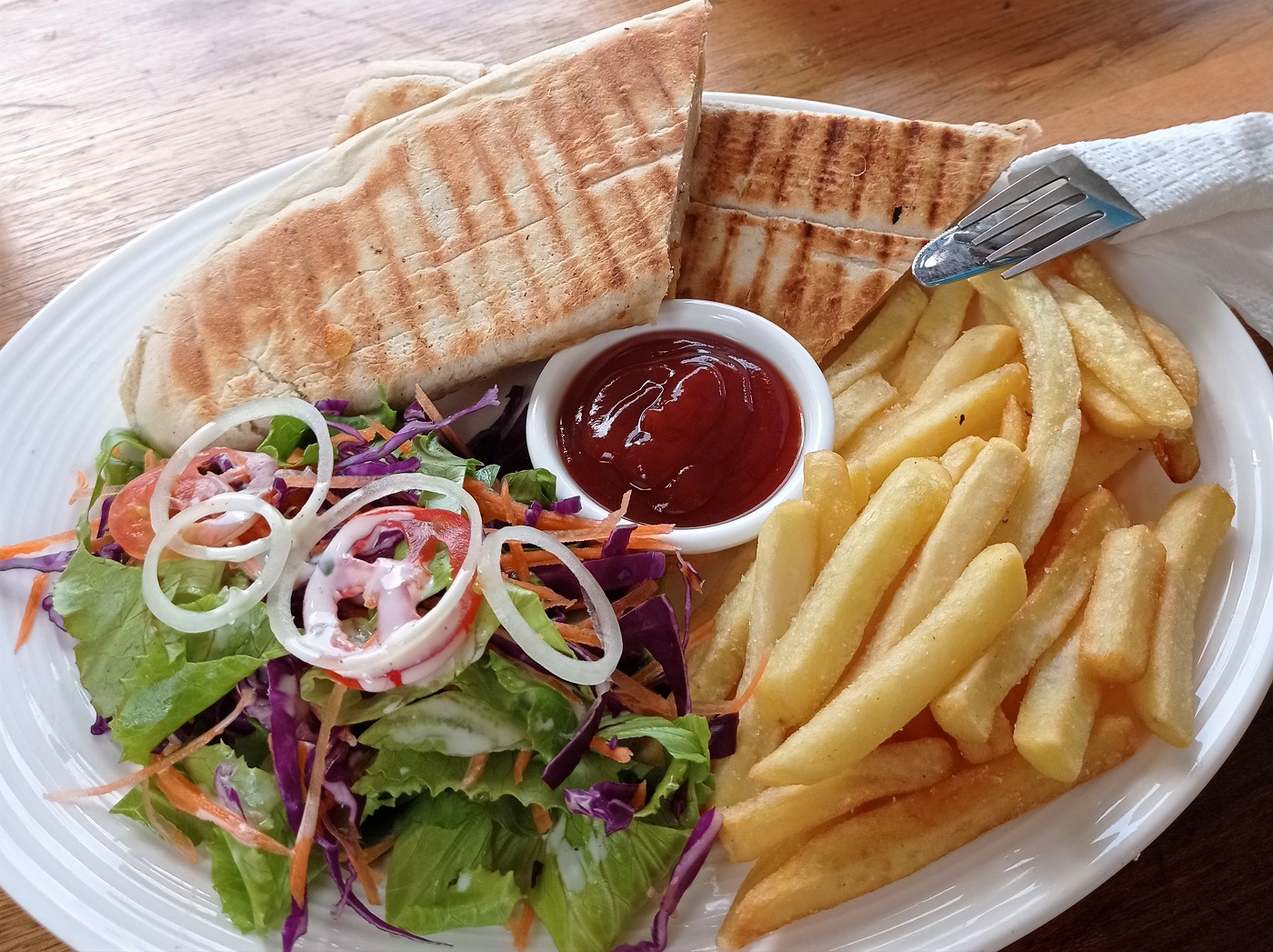 Snack 2 panini with salad and fries vegetarian-friendly restaurants in Port Mathurin