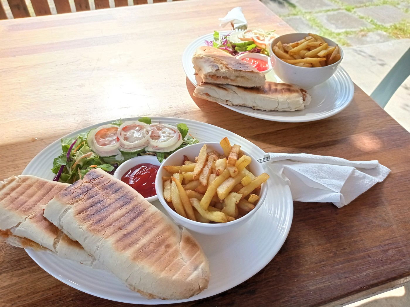 Snack 2 panini two of them with salad and fries vegetarian-friendly restaurants in Port Mathurin