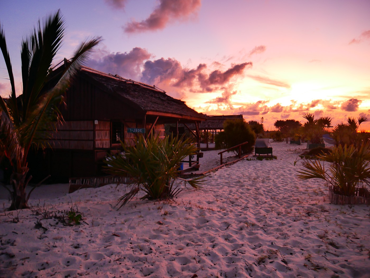 cabin lodge hotel entremer Belo sur Mer Madagascar accommodation