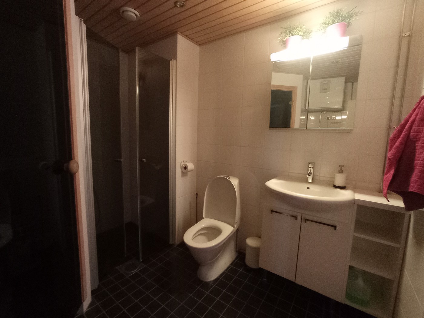 bathroom shower toilet Tornio