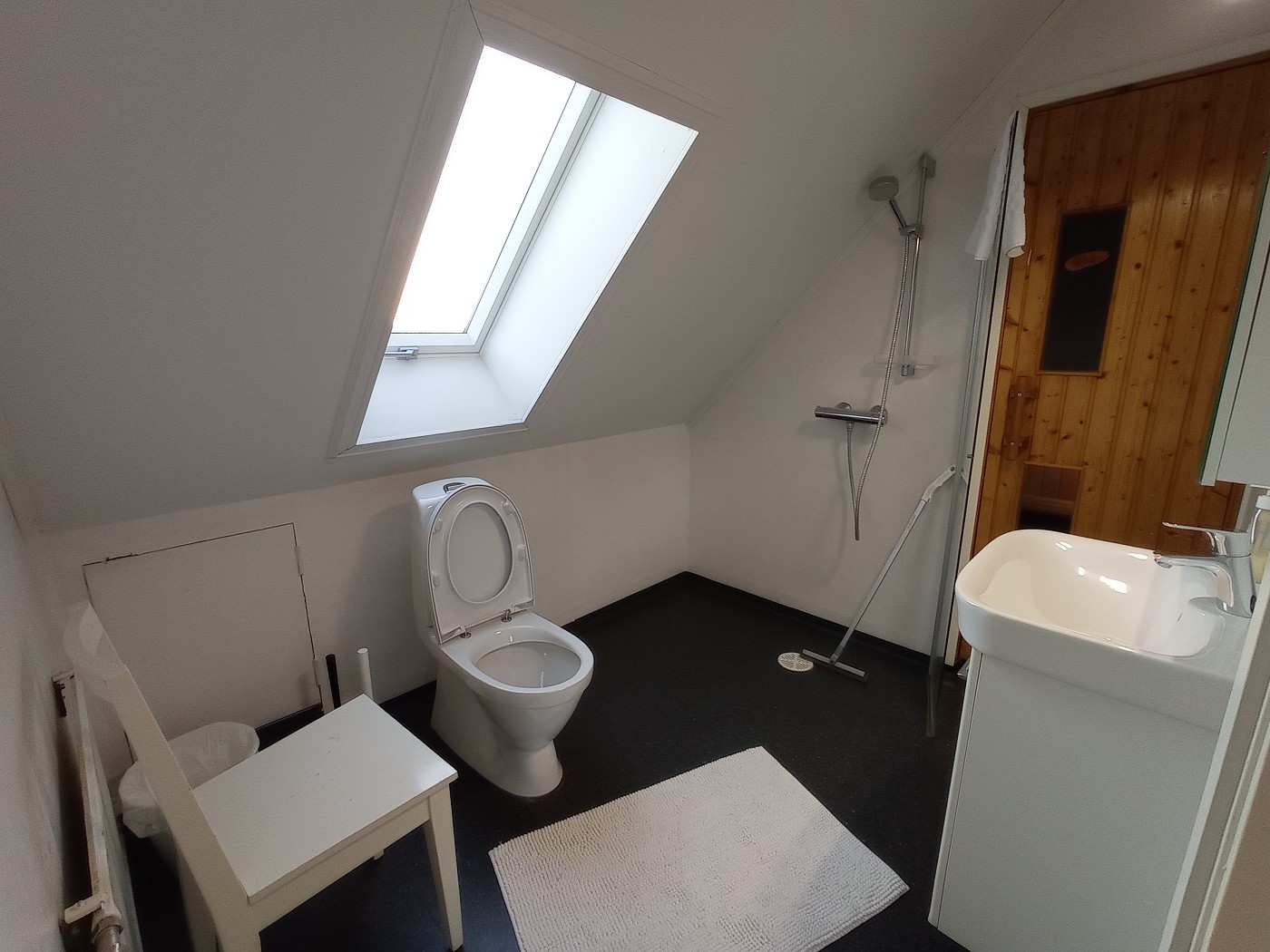 14 upstairs bathroom with shower and sauna Karlby Kökar accommodation in the Åland Islands