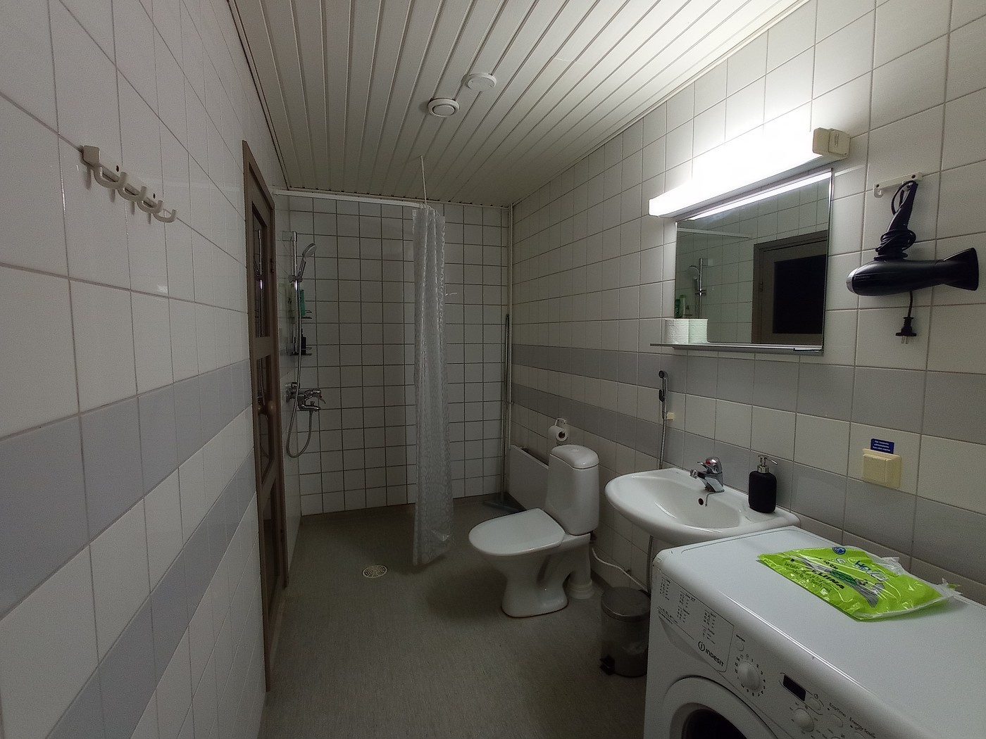 bathroom Airbnb Turku Finland