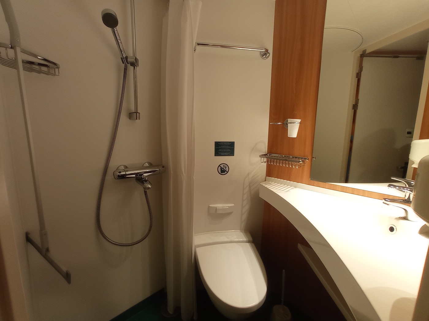 34 bathroom shower toilet Baltic Queen cruiseferry Åland