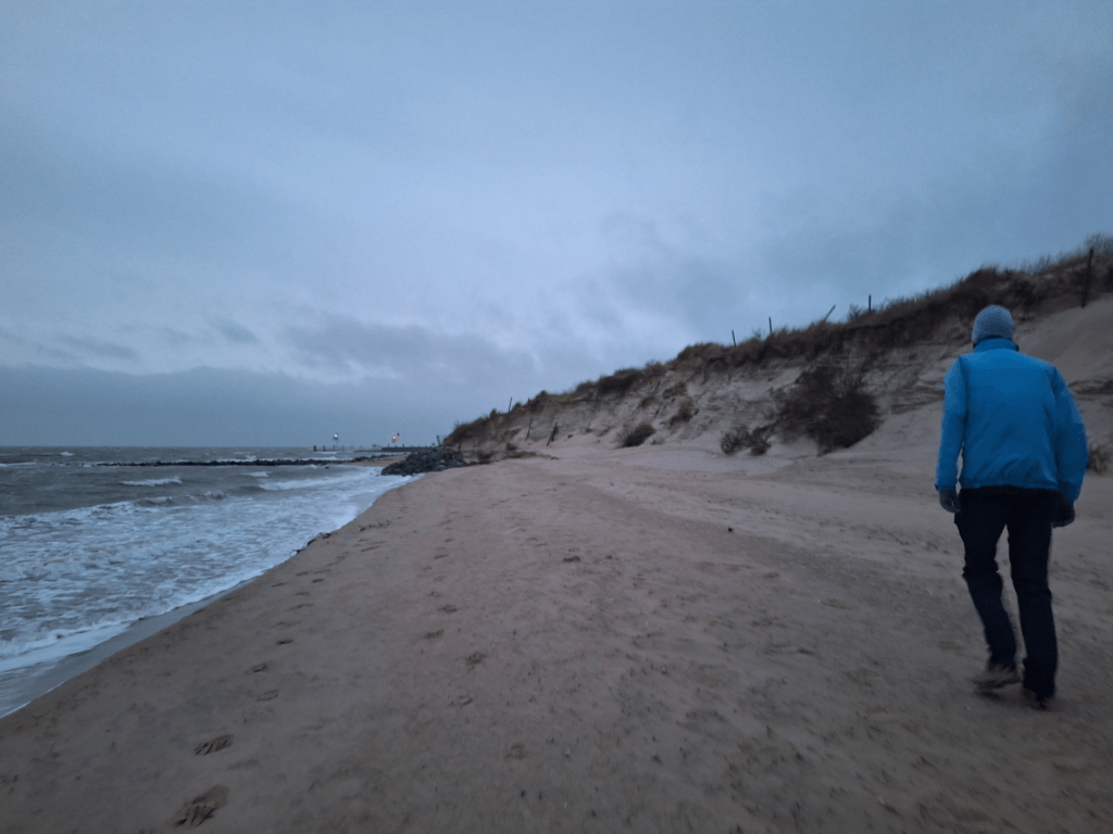 Storm Isha walk 2024 Vlieland island beach rocks harbor