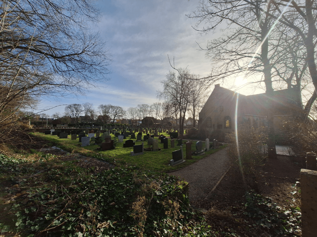 hiking day 23 or 3 Oost-Vlieland church and graveyard