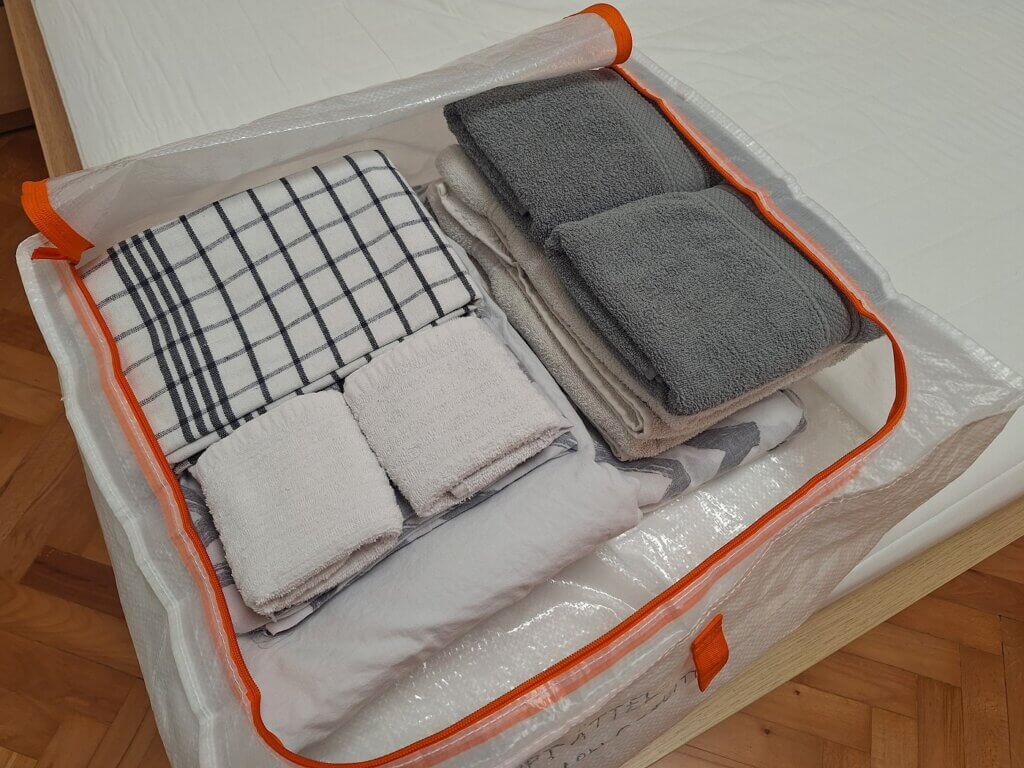 fresh bed sheets linnen towels That Cat Flat Airbnb accommodation in Slovenia