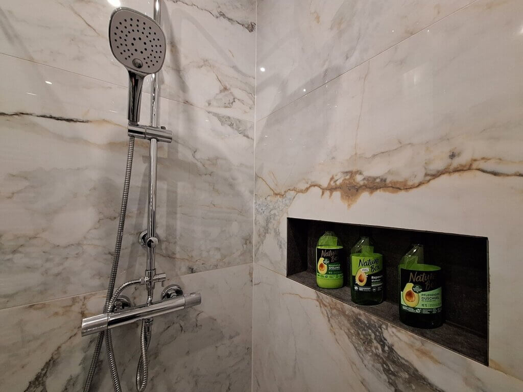 shower shampoo that cat flat best airbnb ever accommodation in slovenia