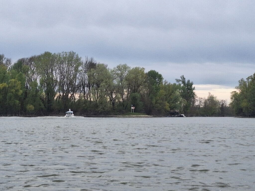 Croatian water police Danube Liberland Sunjog Carda restaurant