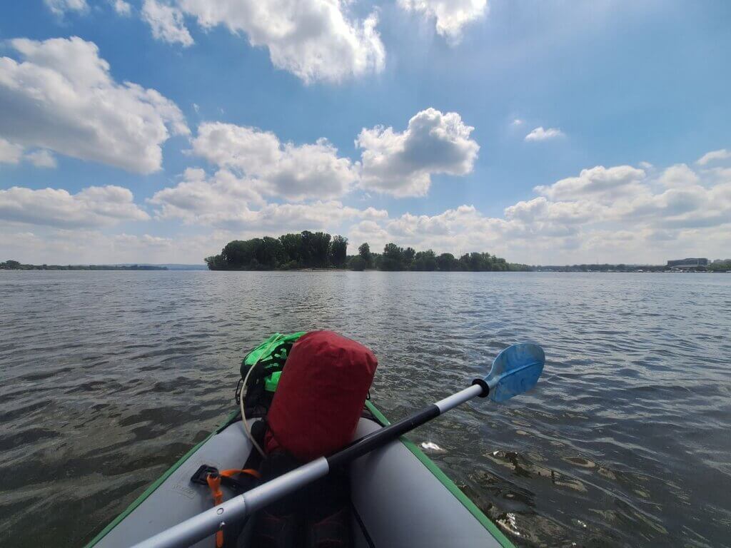 Veliko Ratno Ostrvo Great War Island Danube river visit by kayak landing spot upstream