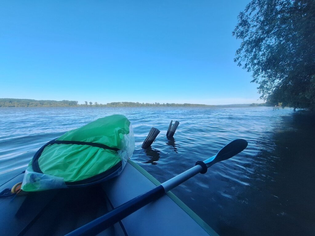 headwind kayaking technique inflatable boat Danube Serbia mooring at a stick