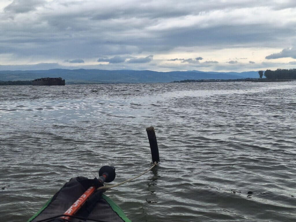 headwind kayaking tactics mooring stick Danube River Serbia Kosava headwind struggle