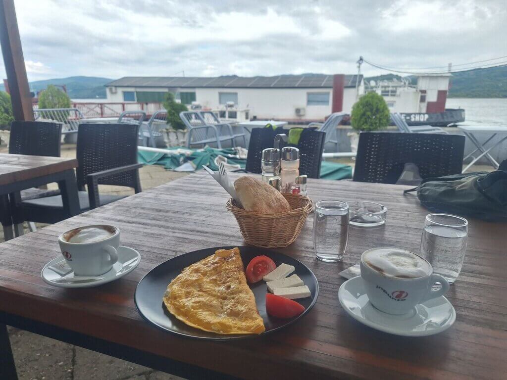 Raj na Dunavu restaurant cafe Danube River Veliko Gradiste Serbia kayaking breakfast lunch omelette coffee