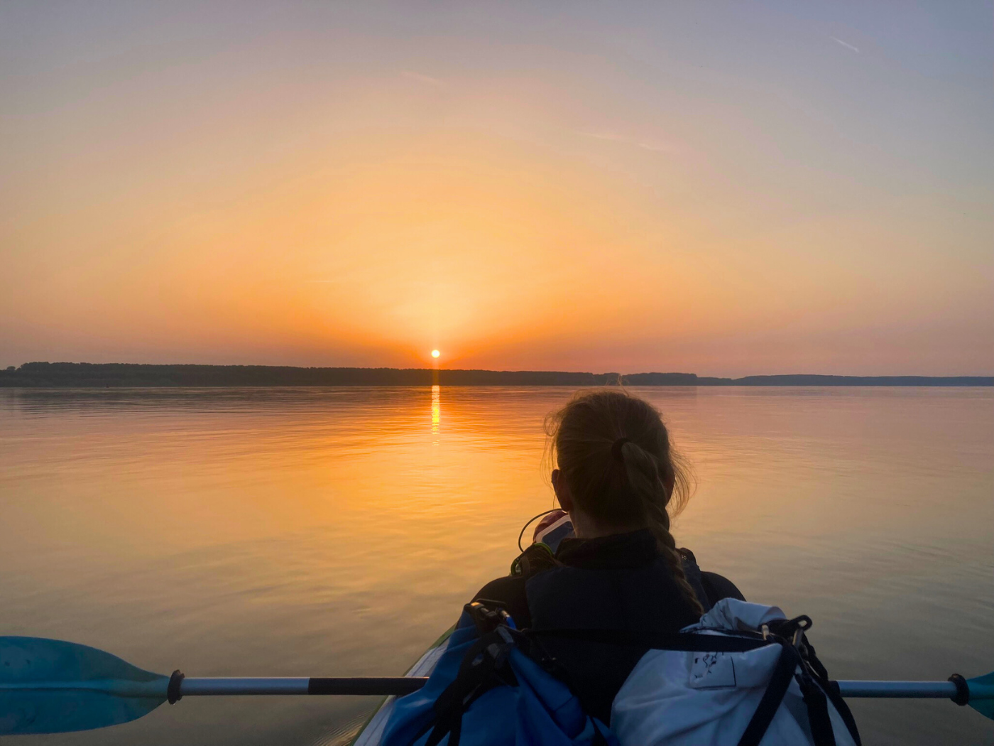 kayak trip day 72 Oryahovo to Nikopol Bulgaria 80 kilometer kayaking paddling Danube River Iris Veldwijk sunrise