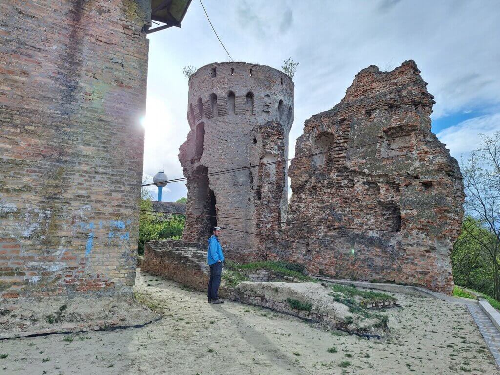 Jonas Erdut Castle ruins Croatia