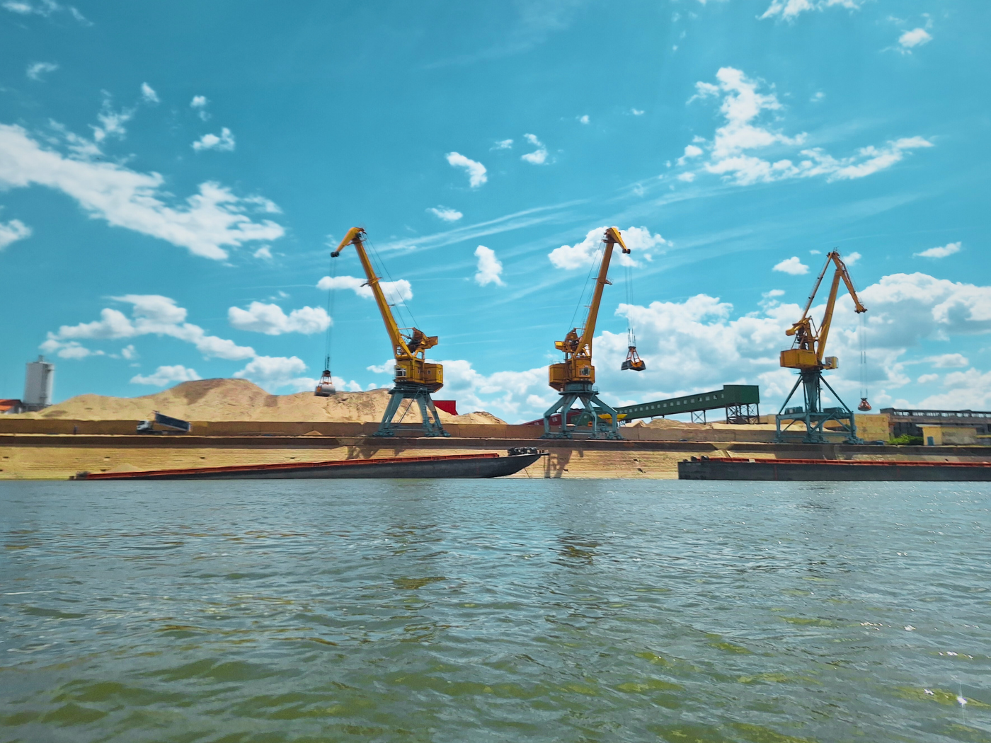 Kayak trip day 76 Tutrakan to Silistra featured photo port of Silistra cranes barges Danube River sediments