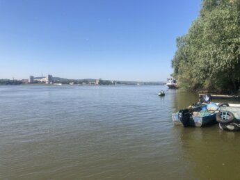 Iris Veldwijk solo kayaking piloting Zucchini the inflatable kayak 200 meters Chiciu Silistra Calarasi Bulgaria Romania border crossing