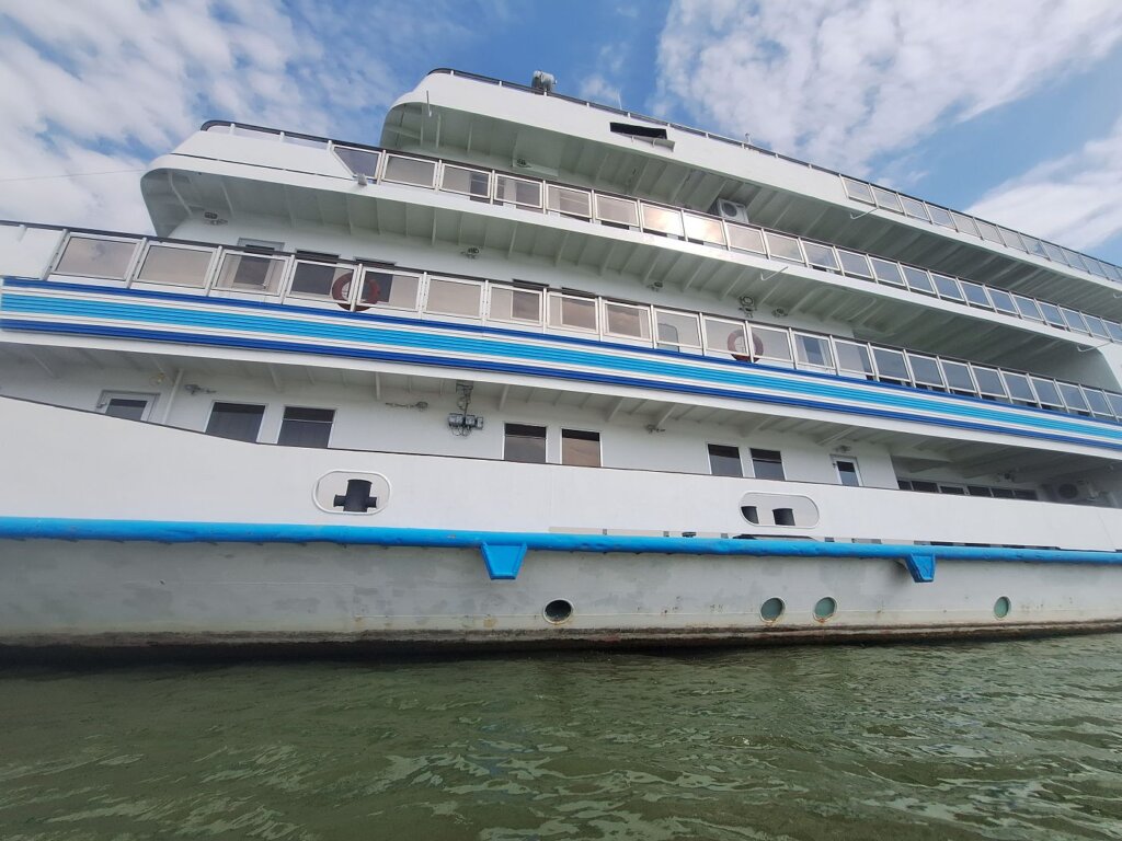 vaporul Vasul Mures Danube River ship museum Braila Nicolau Ceausescu too many floors for the bridges