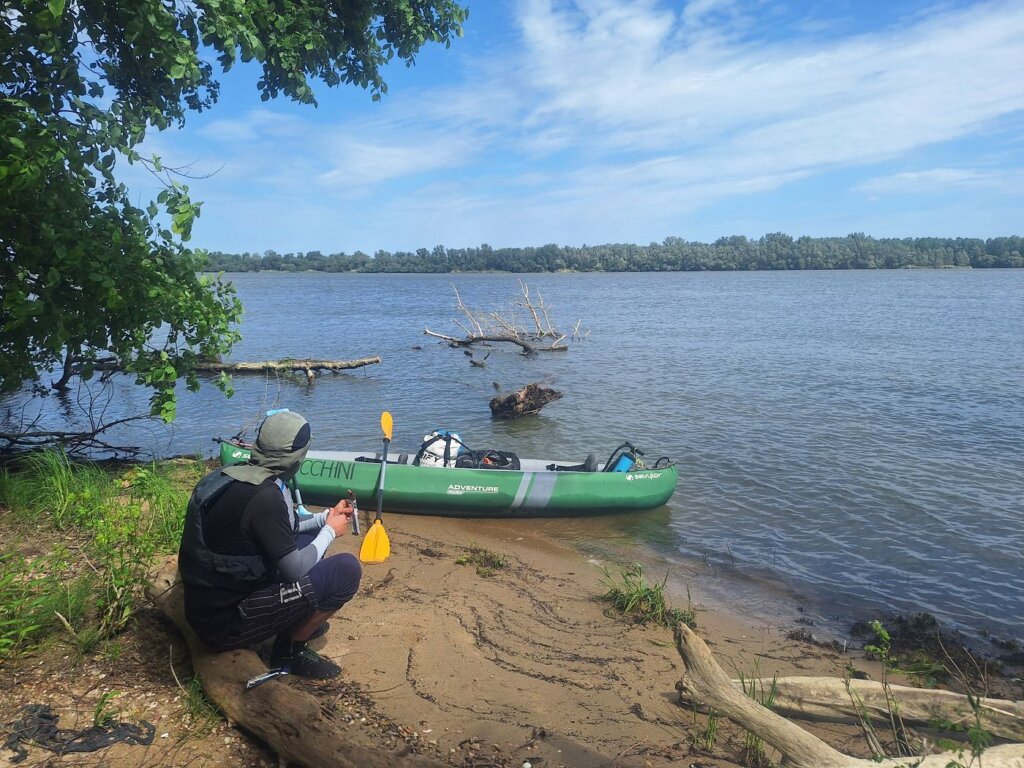 Jonas eating protein bar Zucchini the inflatable kayak Serbia between Grocka na Dunavu and Smederevo