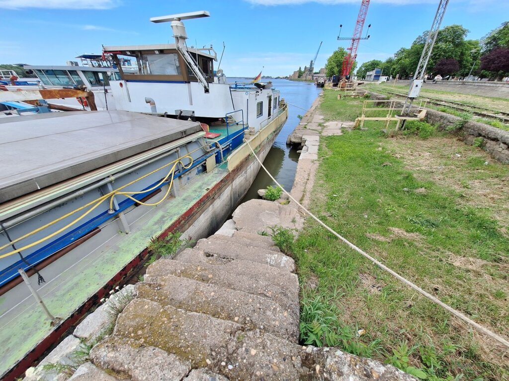 alternative landing spot kayak Danube in Smederevo giant mistake error impossible kej Serbia