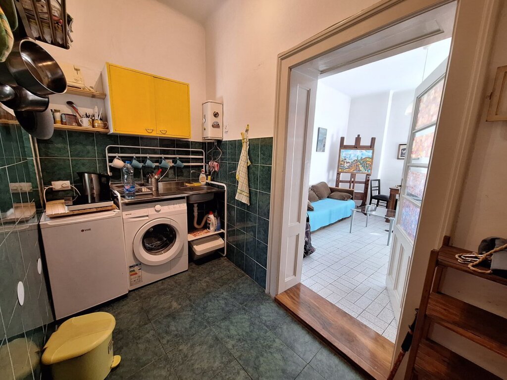 apartment in Belgrade Airbnb short term accommodation in Serbia entryway