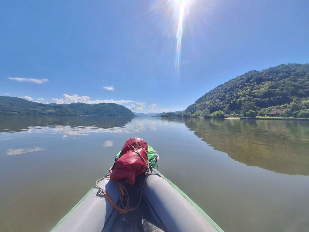 kayaking Golubac to Donji Milanovac Ljupkov basin nice houses homes holiday Romanian Serbian border