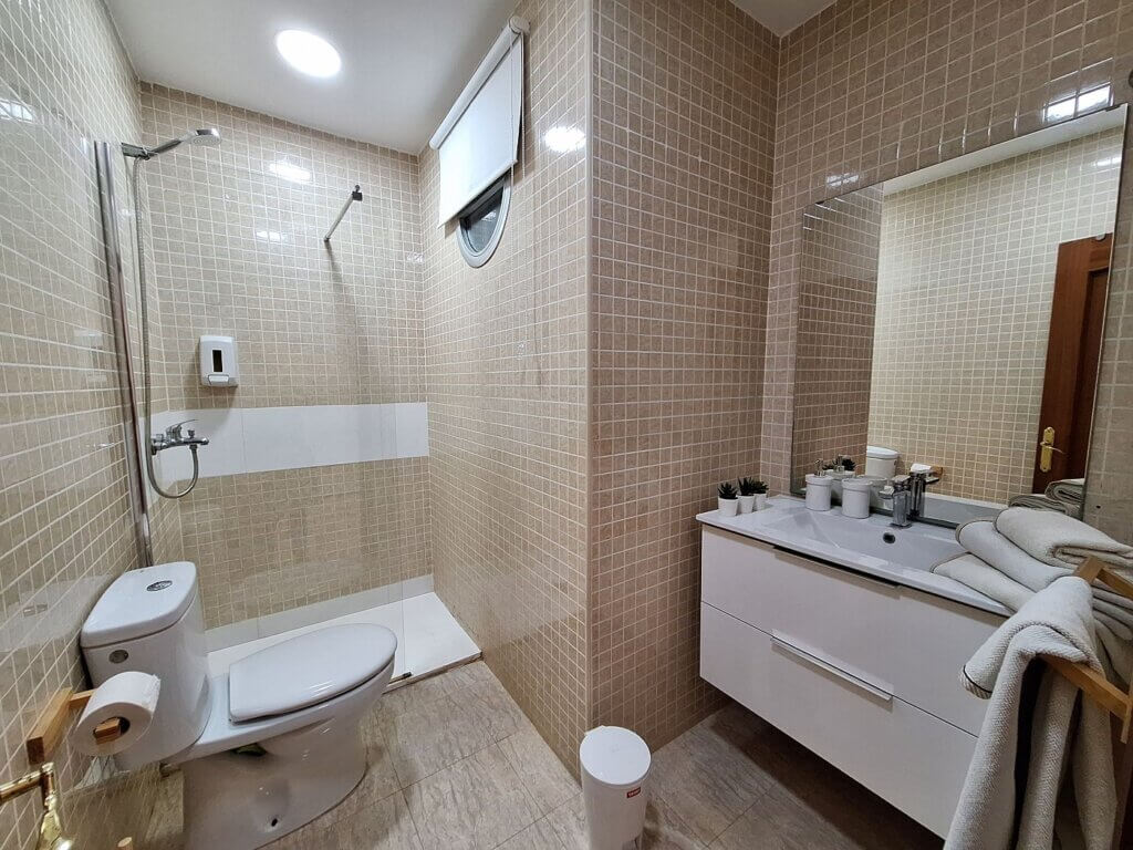 Melilla split apartment Airbnb bathroom shower narrow ledges accommodation in Spain