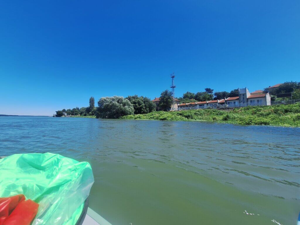 Lom Bulgaria looking for a landing spot kayak summer June 2024 high water overgrown bushes tricky