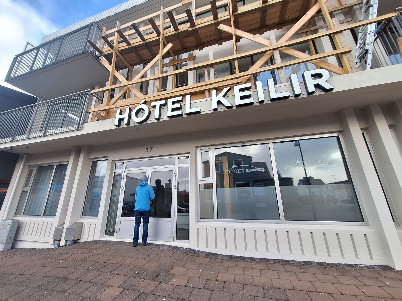 hotel keilir Keflavík accommodation in Iceland near the airport delayed flight canceled KEF