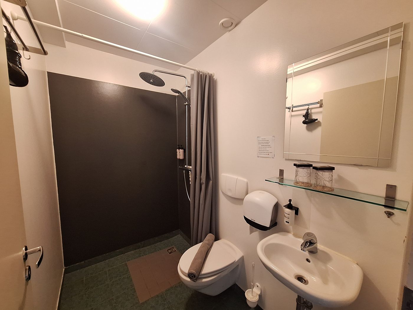 bathroom hotel Drangshlid southern Iceland Golden circle recommendation